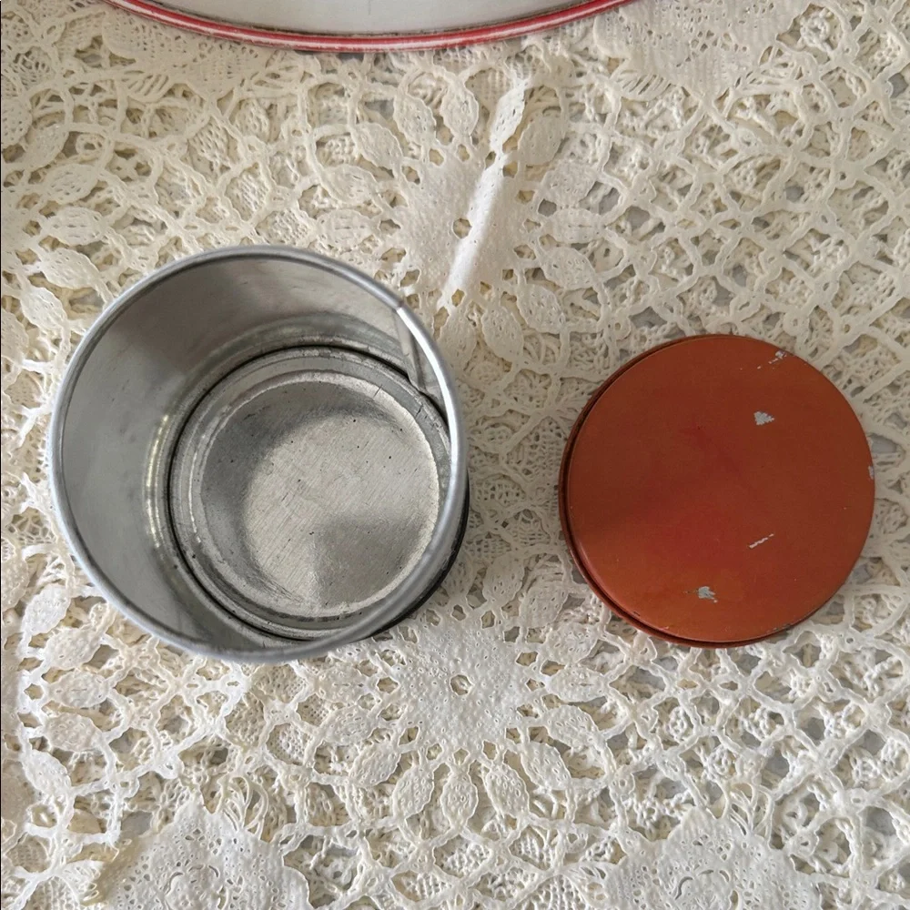Vintage Spice Tins Rack and Cake Cover